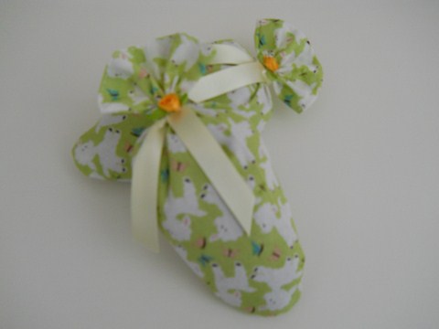 Lavender Shoe Pillow Green with White Lambs pattern